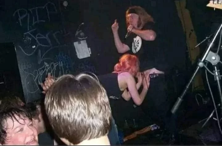 Seth Putnam getting a blowjob on stage while singing (screaming)