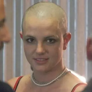 Bald psycho Britney Spears 2007