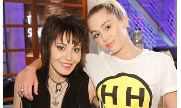 Joan Jett Miley Cyrus (HH smiley shirt) The Voice NBC