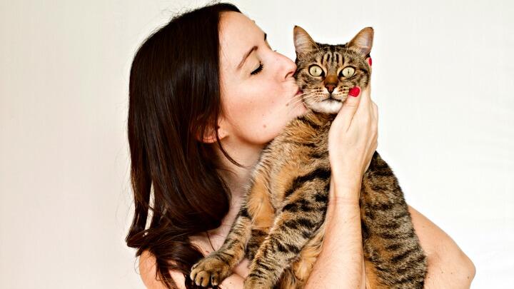 Woman offers blowjob as reward for her lost cat