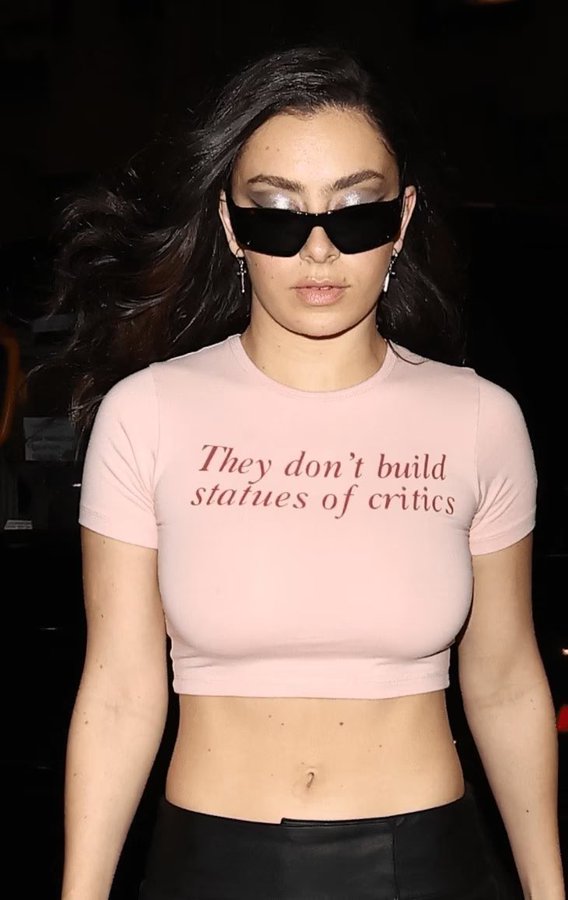 'They Don’t Build Statues of Critics' T-Shirt Charli XCX