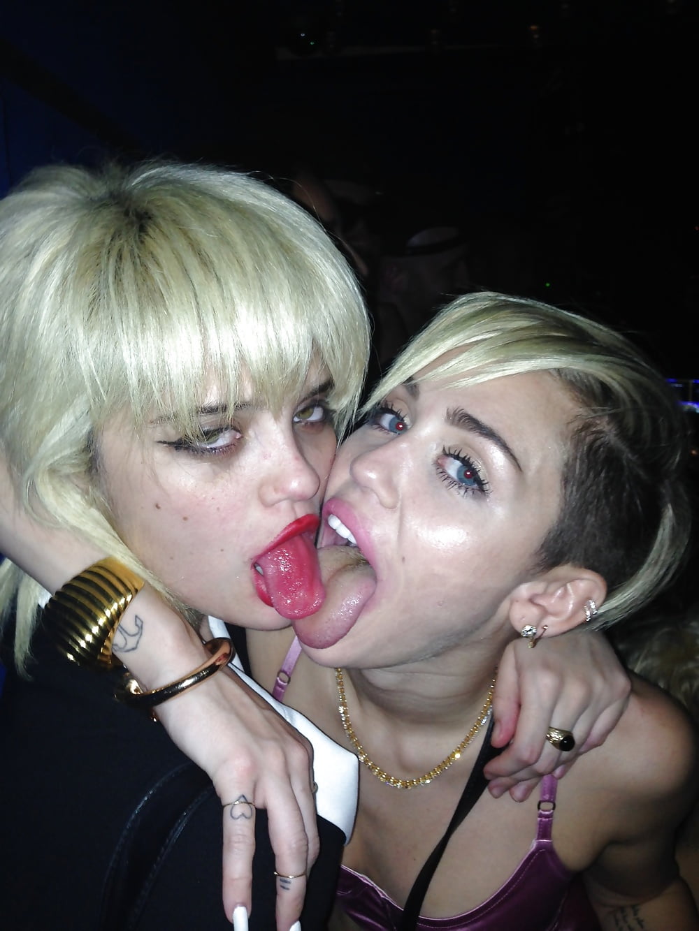 Miley Cyrus tongue out lesbian kiss