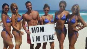 Mom I'm Fine Jonathan Kubben travel influencer