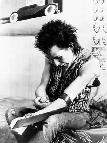 Sid Vicious shooting heroin 1978