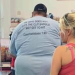 He who does not lick the clit should not get hit Coochielations 1 69 T-Shirt