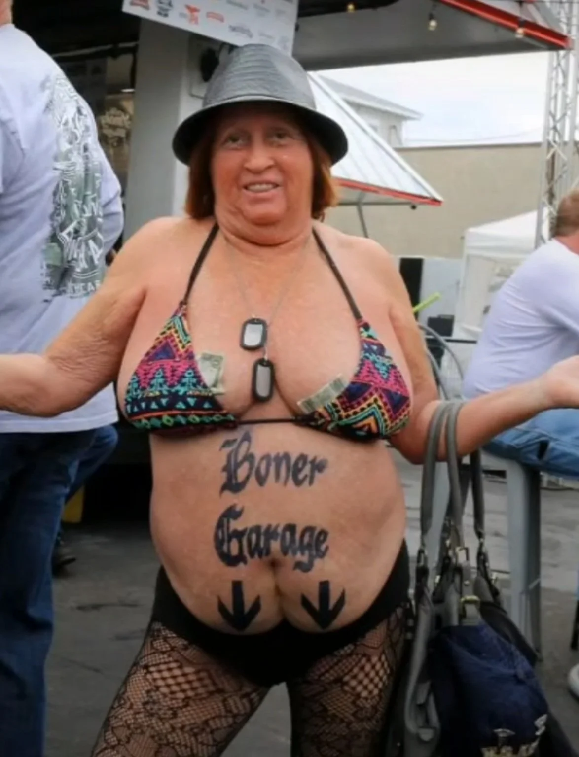 Boner Garage Lady