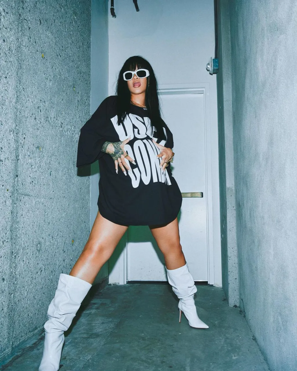 Pregnant Rihanna USE A CONDOM sarcastic T-Shirt