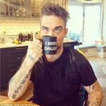 Robbie Williams I MISS DRUGS coffee mug