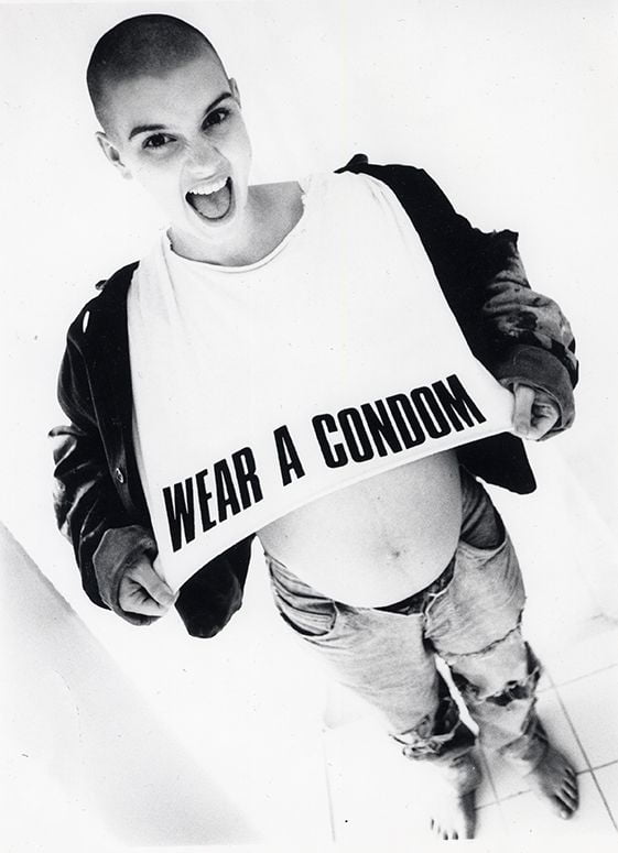 Sinéad O'Connor pregnant 'Wear A Condom' shirt