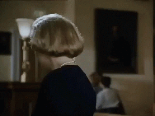 serial-mom-kathleen-turner wink