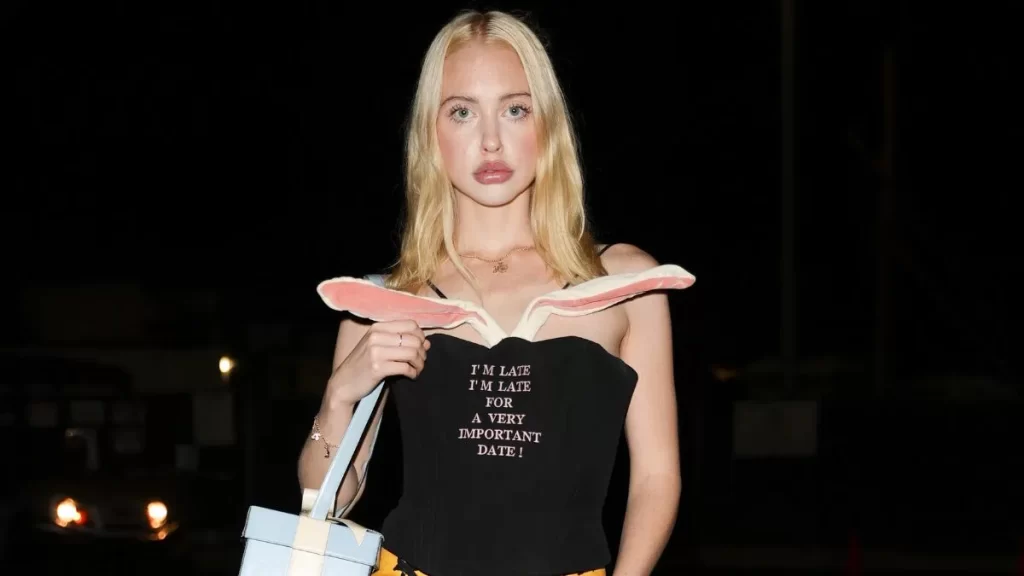 Euphoria star Chloe Cherry I'M LATE I'M LATE FOR A VERY IMPORTANT DATE shirt