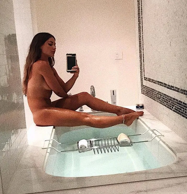 Louise Thompson nude bathroom selfie