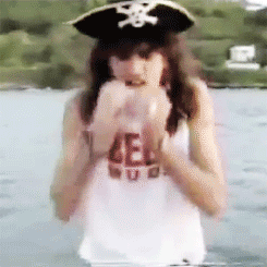 Tommy Lee opening a can with his teeth