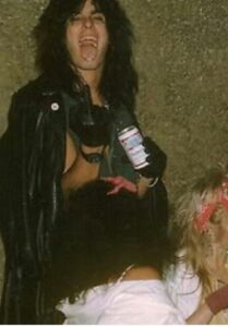Nikki Sixx getting a blowjob