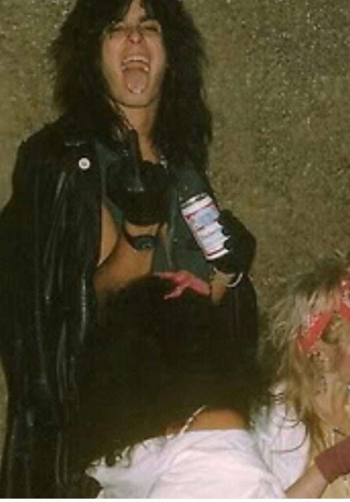 Nikki Sixx getting a blowjob