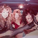 Tommy Lee doing groupies in a limousine - Mötley Crüe