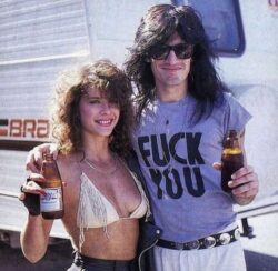 Tommy Lee with groupie - Motley Crue