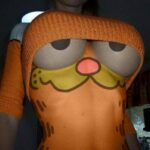 Garfield boobs bodypainting