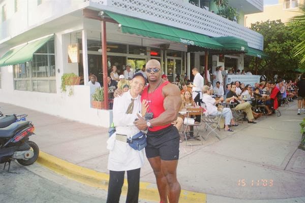 Gay for Pay pro bodybuilders 04