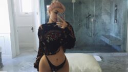 Kylie Jenner undewear selfies