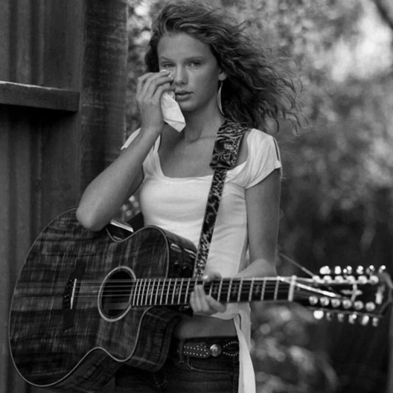 Taylor Swift crying