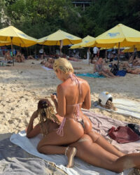 2 Big Ass Blondes Paradise