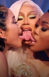 Triple Lesbian Tongue Kissing - GirlswholikeGirls
